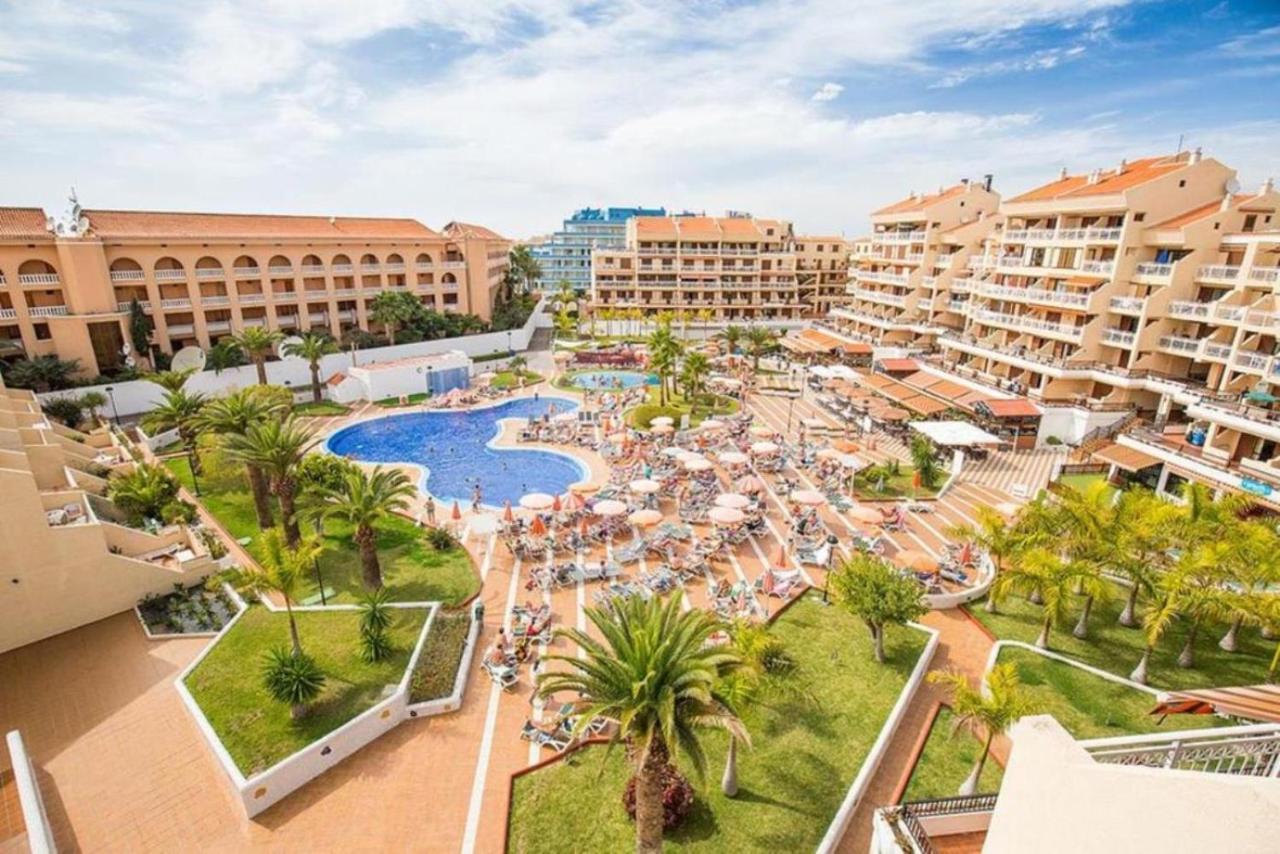 Two bedroom apartment in beachfront complex with pool in Playa de Las Américas. Exterior foto