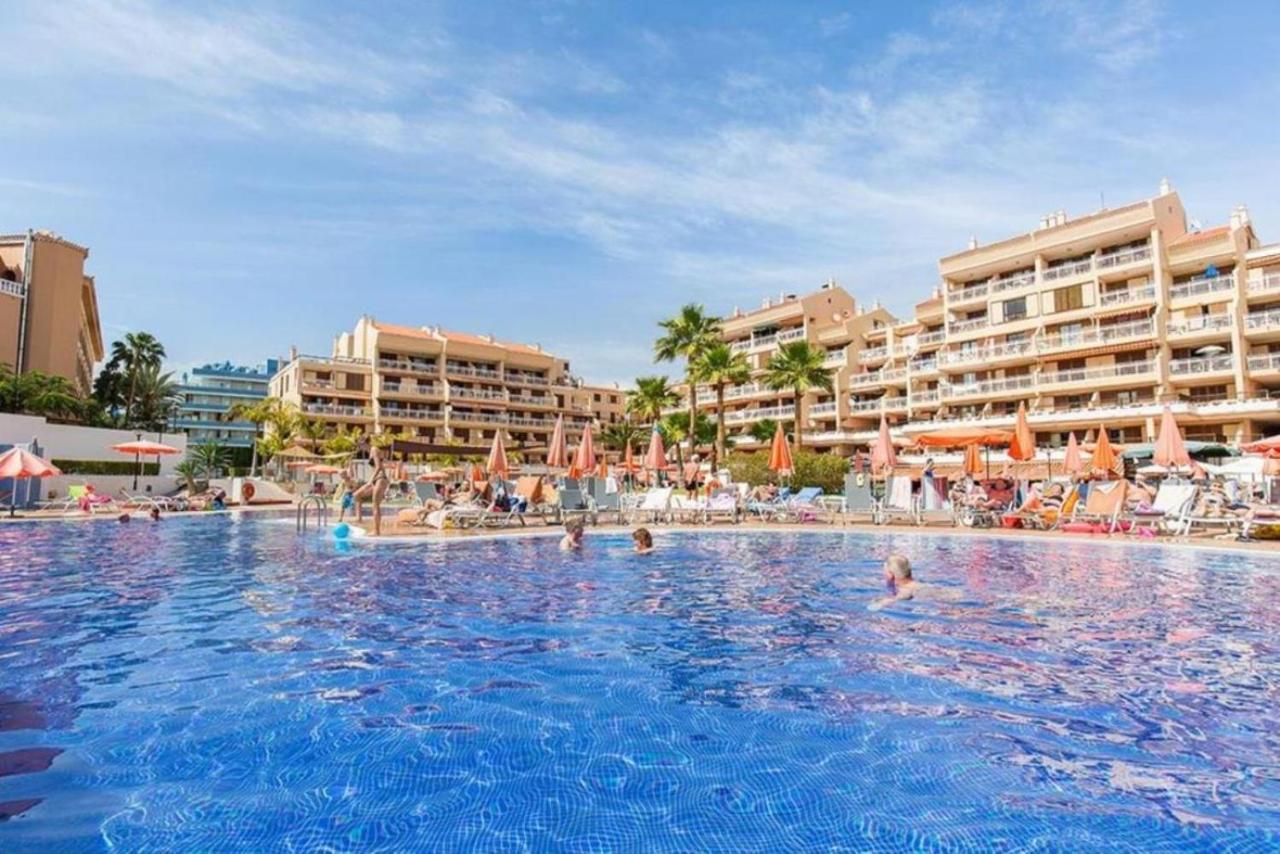 Two bedroom apartment in beachfront complex with pool in Playa de Las Américas. Exterior foto