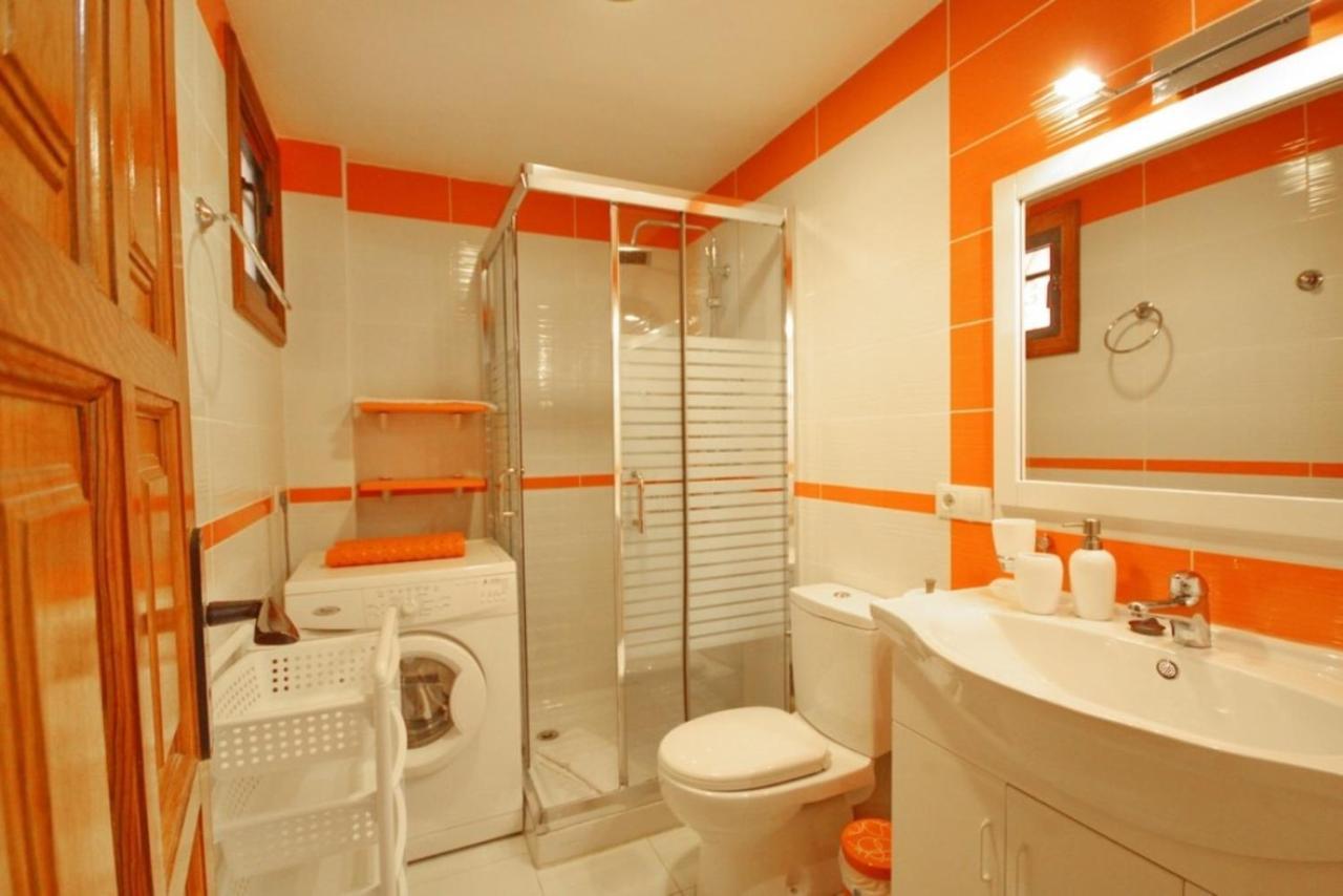 Two bedroom apartment in beachfront complex with pool in Playa de Las Américas. Exterior foto